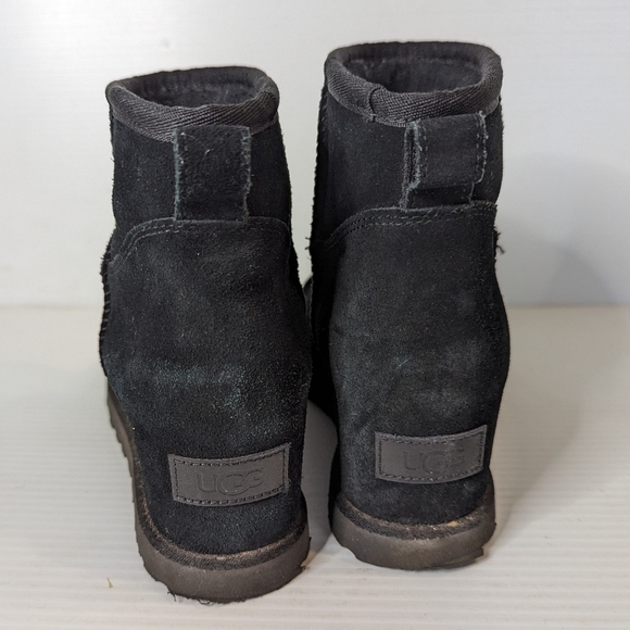 UGG Black hidden wedge women's size 9 bootie boot - Picture 4 of 8